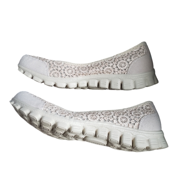 Like New Skechers Sport EZ Flex Slip Ons - Picture 2 of 7